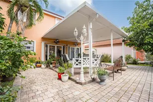 19702 NW 84th Pl, Hialeah, FL 33015 - Photo 9