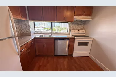 17021 N Bay Rd #914, Sunny Isles Beach, FL 33160 - Photo 3