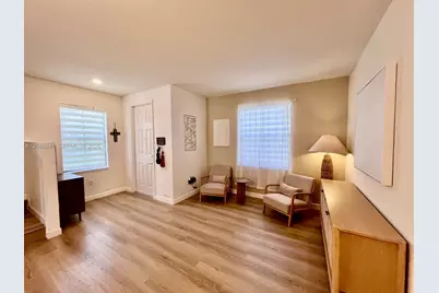 10939 W 32nd Ln, Hialeah, FL 33018 - Photo 9