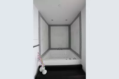 200 Biscayne Boulevard Way #3209, Miami, FL 33131 - Photo 5
