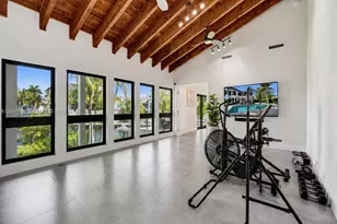 113 Holiday Dr, Hallandale Beach, FL 33009 - Photo 27