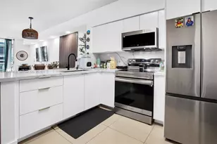 5091 NW 7th St, Miami, FL 33126 - Photo 9