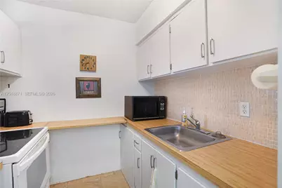 820 SW 11th Ave #18B, Hallandale Beach, FL 33009 - Photo 7