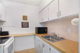 820 SW 11th Ave, Hallandale Beach, FL 33009 - Photo 7