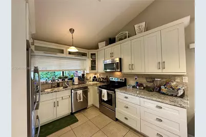 9013 SW 102nd Pl, Miami, FL 33176 - Photo 9