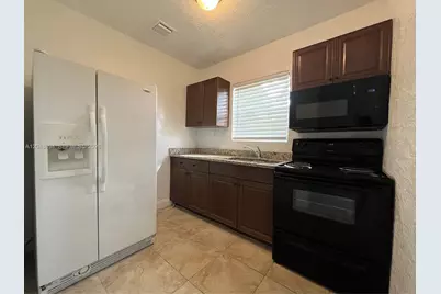 3024 NW 2nd St, Pompano Beach, FL 33069 - Photo 7
