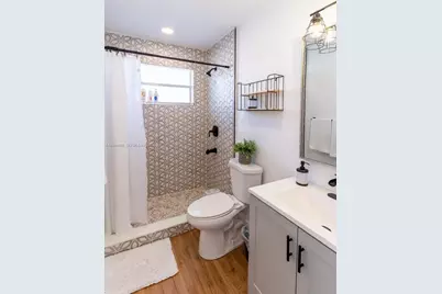 329 SE 2nd St, Hallandale Beach, FL 33009 - Photo 13