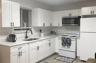 329 SE 2nd St, Hallandale Beach, FL 33009 - Photo 23