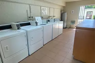 1650 W 44th Pl, Hialeah, FL 33012 - Photo 9
