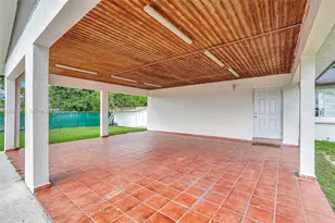19200 SW 216th St, Miami, FL 33170 - Photo 9
