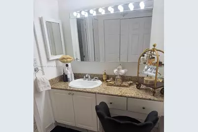 100 Bayview Dr #1208, Sunny Isles Beach, FL 33160 - Photo 9