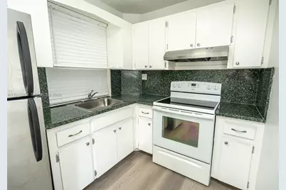 810 Salzedo St #10, Coral Gables, FL 33134 - Photo 5