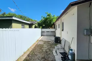 1097 NW 38th St, Miami, FL 33127 - Photo 15