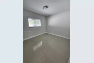 1097 NW 38th St, Miami, FL 33127 - Photo 11
