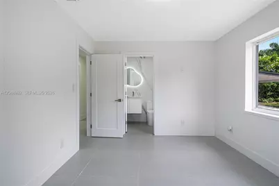 321 NW 36th St, Oakland Park, FL 33309 - Photo 23