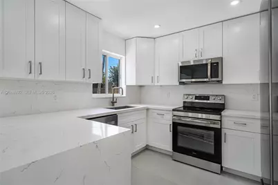 321 NW 36th St, Oakland Park, FL 33309 - Photo 11