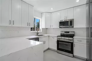 321 NW 36th St, Oakland Park, FL 33309 - Photo 11