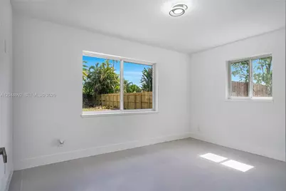 321 NW 36th St, Oakland Park, FL 33309 - Photo 17