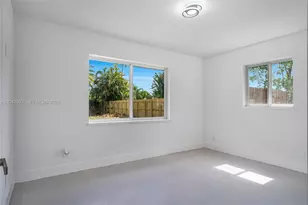 321 NW 36th St, Oakland Park, FL 33309 - Photo 17