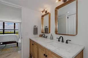 600 NE 36th St, Miami, FL 33137 - Photo 59