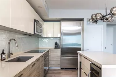 1300 Brickell Bay Dr #2509, Miami, FL 33131 - Photo 13