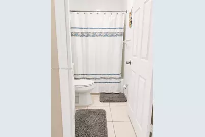 5800 W 18th Ln, Hialeah, FL 33012 - Photo 15