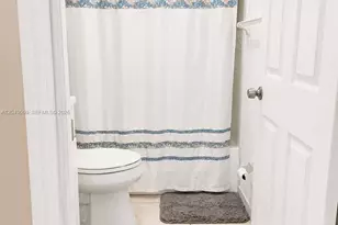 5800 W 18th Ln, Hialeah, FL 33012 - Photo 15