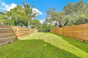 8871 SW 28th St, Miami, FL 33165 - Photo 13