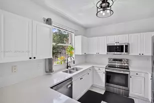 913 NW 135th Ave, Pembroke Pines, FL 33028 - Photo 9