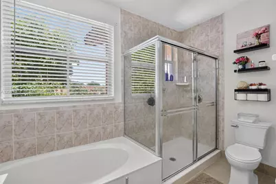 913 NW 135th Ave, Pembroke Pines, FL 33028 - Photo 19