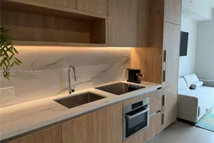 11 NE 6th St, Miami, FL 33132 - Photo 1