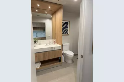 11 NE 6th St #515, Miami, FL 33132 - Photo 9