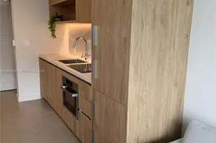 11 NE 6th St, Miami, FL 33132 - Photo 3