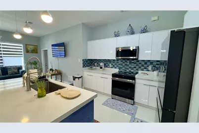 937 NE 35th Ave, Homestead, FL 33033 - Photo 9