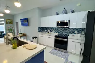 937 NE 35th Ave, Homestead, FL 33033 - Photo 9