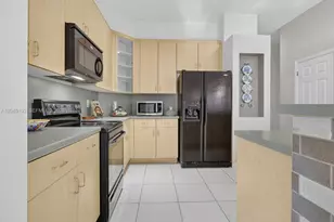 744 SW 159th Ln, Pembroke Pines, FL 33027 - Photo 11