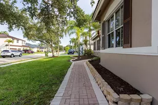 744 SW 159th Ln, Pembroke Pines, FL 33027 - Photo 5