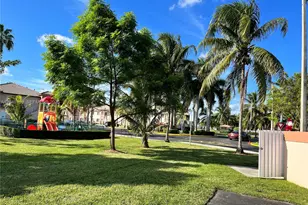 1261 SE 27th St, Homestead, FL 33035 - Photo 11