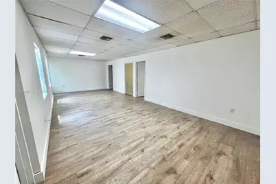 8000 NW 31st St #18, Doral, FL 33122 - Photo 7
