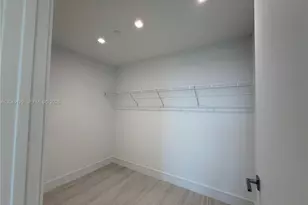 2411 Laguna Circle N, Miami, FL 33181 - Photo 57