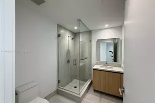 2411 Laguna Circle N, Miami, FL 33181 - Photo 67