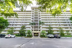 605 Oaks Dr, Pompano Beach, FL 33069 - Photo 1