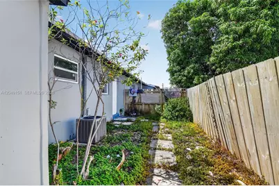 824 Bayberry Dr #Front, Lake Park, FL 33403 - Photo 9