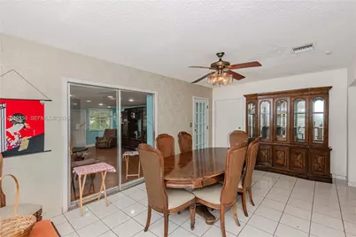 292 W 39th Pl, Hialeah, FL 33012 - Photo 13