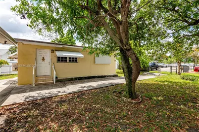 292 W 39th Pl, Hialeah, FL 33012 - Photo 33
