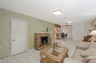 292 W 39th Pl, Hialeah, FL 33012 - Photo 7