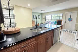 9492 NW 39th St, Sunrise, FL 33351 - Photo 9