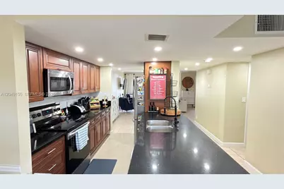9492 NW 39th St, Sunrise, FL 33351 - Photo 5