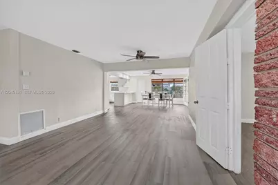 649 W Evanston Cir, Fort Lauderdale, FL 33312 - Photo 15