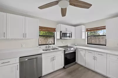 649 W Evanston Cir, Fort Lauderdale, FL 33312 - Photo 23